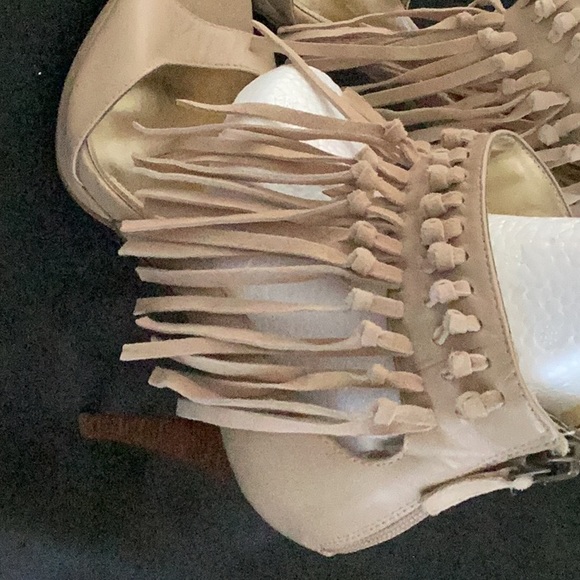 Women’s fringe ankle strap heels size 7.5 Tan color. - Picture 3 of 7